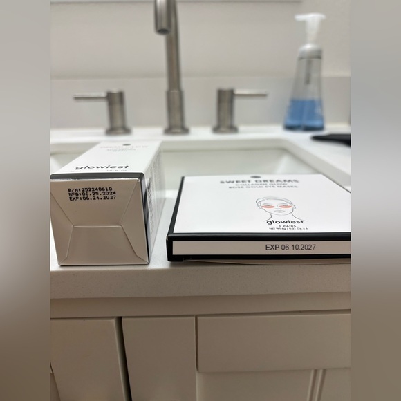 Glowiest Skincare Duo – Vitamin C Serum & Rose Gold Eye Masks Korean Skincare - Picture 3 of 3